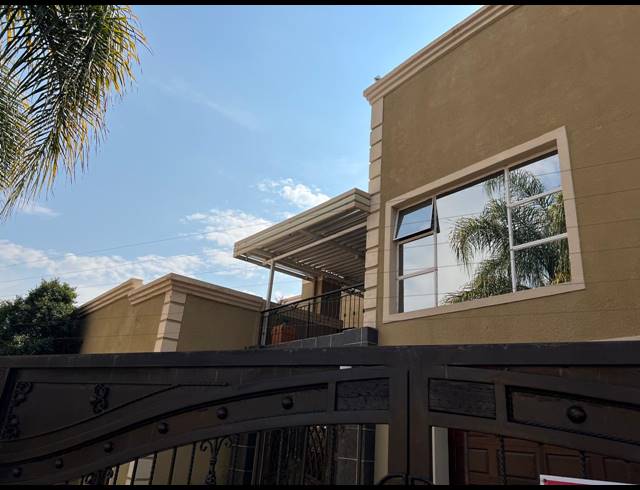6 BEDROOM HOUSE FOR SALE IN CASHAN